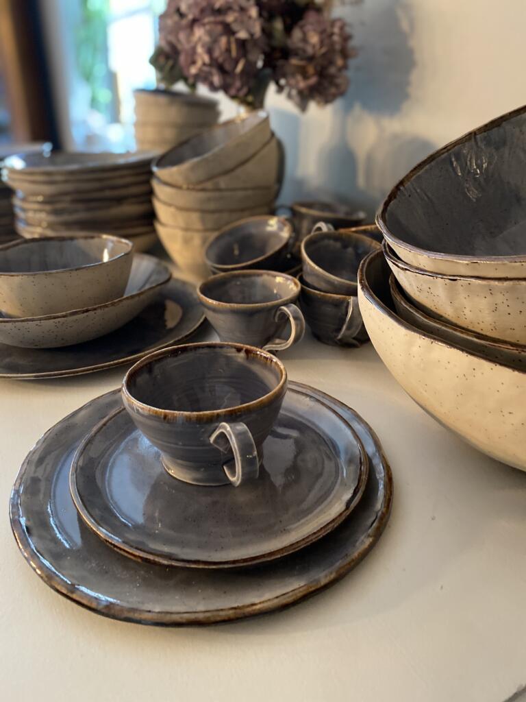 Geschirr: Steinzeug mit Spots, blau mit braunem Rand, Handmade, Unikat, Spülmaschinen-, Backrohr- und Mikrowellen geeignet